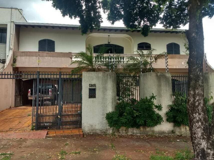Foto 1 de 14: Casa em leilão em Londrina - PR — Casa à venda em leilão