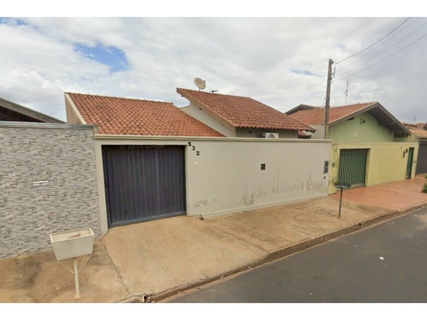 Casa em leilão em Barretos - SP — Casa à venda em leilão