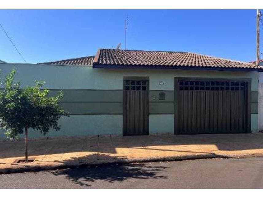 Foto 1 de 15: Casa em leilão em Sertãozinho - SP — Casa à venda em leilão