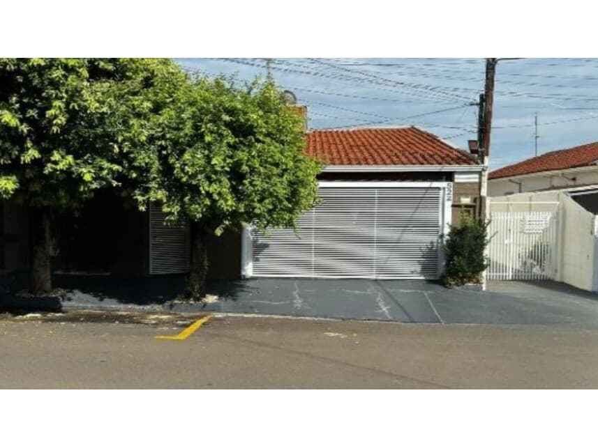 Casa em leilão em Fernandópolis - SP — Casa à venda em leilão