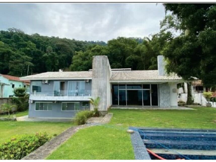 Casa em leilão em Angra Dos Reis - RJ — Casa à venda em leilão