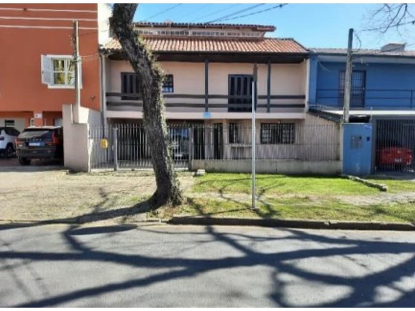 Foto 1 de 11: Casa em leilão em Curitiba - PR — Casa à venda em leilão