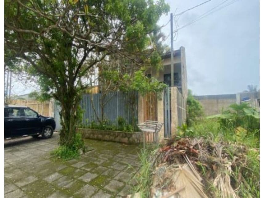 Casa em leilão em Guaratuba - PR — Casa à venda em leilão