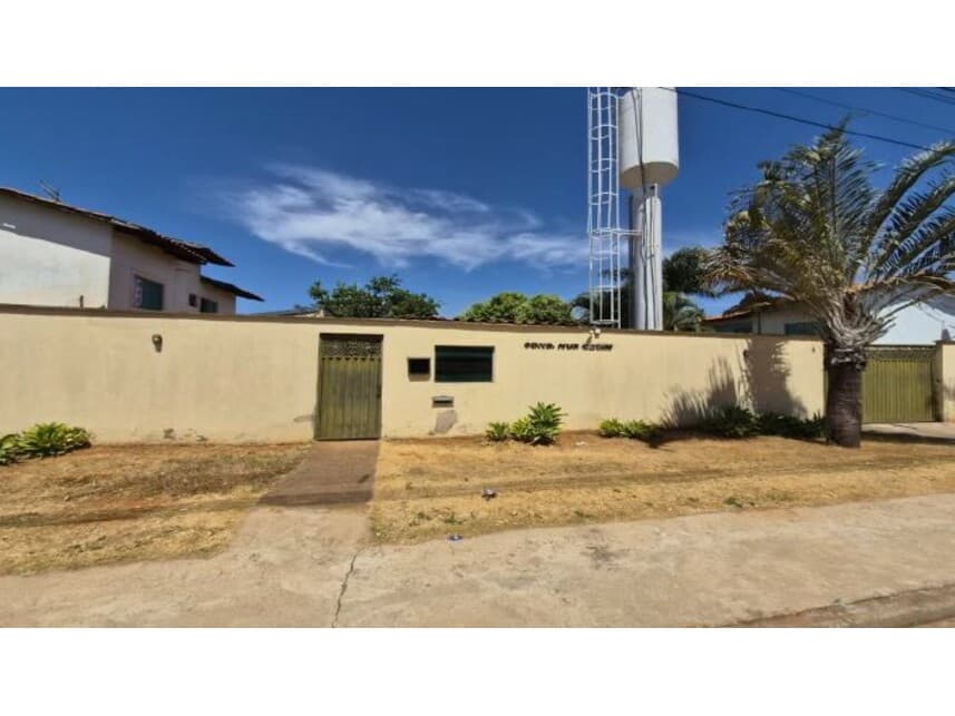 Casa em leilão em Aparecida De Goiânia - GO — Casa à venda em leilão