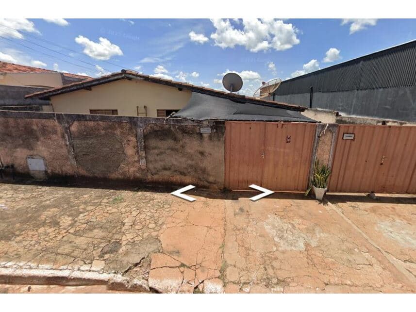 Casa em leilão em Orizona - GO — Casa à venda em leilão