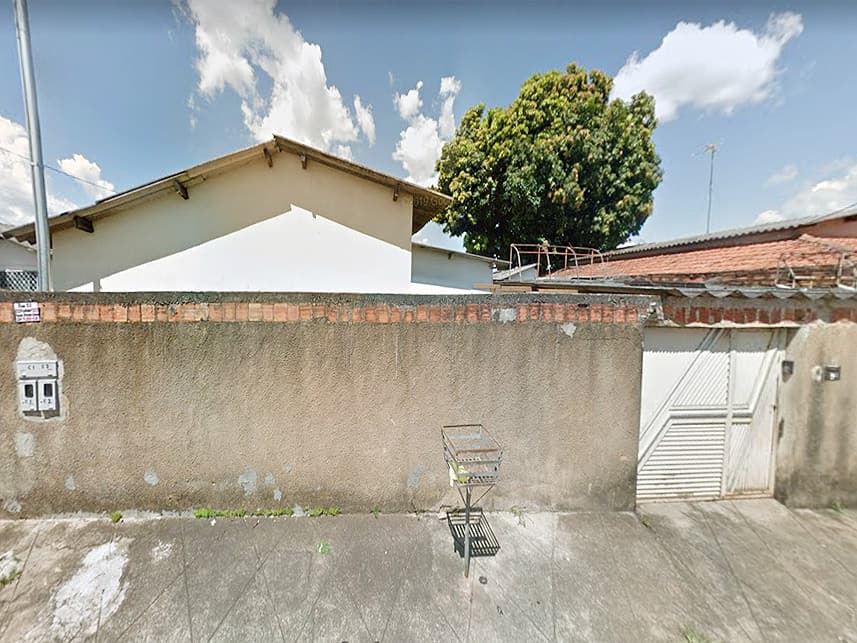 Casa em leilão em Goiânia - GO — Casa à venda em leilão
