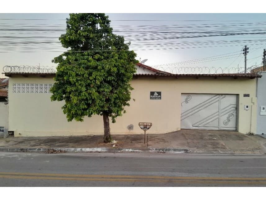 Casa em leilão em Goiânia - GO — Casa à venda em leilão
