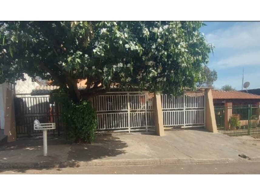 Casa em leilão em Novo Horizonte - SP — Casa à venda em leilão
