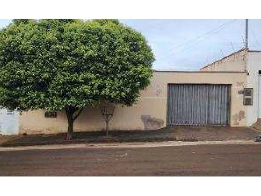 Casa em leilão em Ituiutaba - MG — Casa à venda em leilão