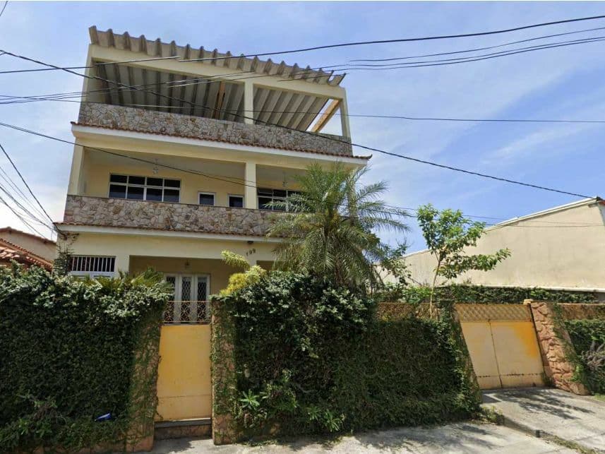 Casa em leilão em Rio De Janeiro - RJ — Casa à venda em leilão