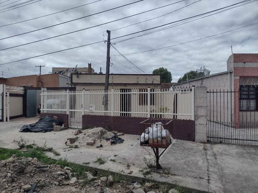Foto 1 de 13: Casa em leilão em Pelotas - RS — Casa à venda em leilão