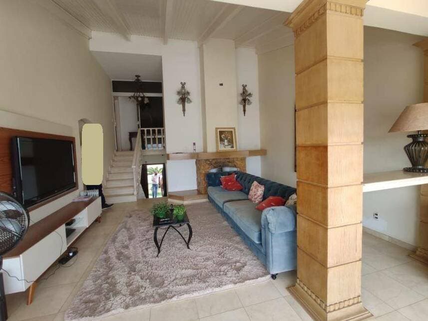 Foto 9 de 27: Casa em leilão em Londrina - PR — Casa à venda em leilão