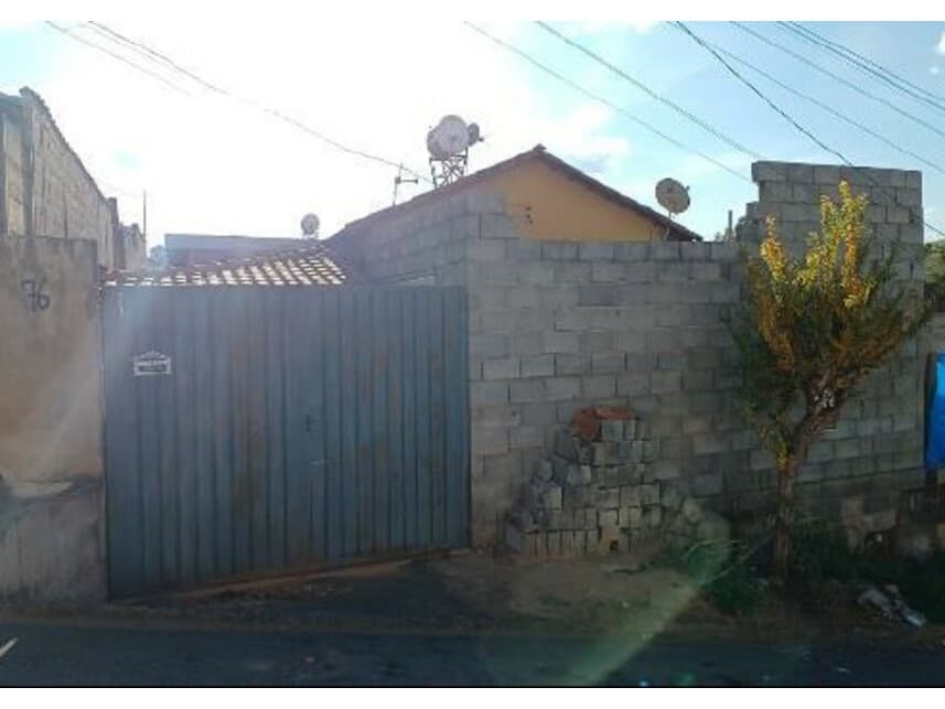 Casa em leilão em Muzambinho - MG — Casa à venda em leilão