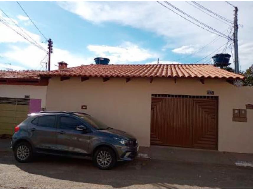 Foto 1 de 15: Casa em leilão em Goiânia - GO — Casa à venda em leilão