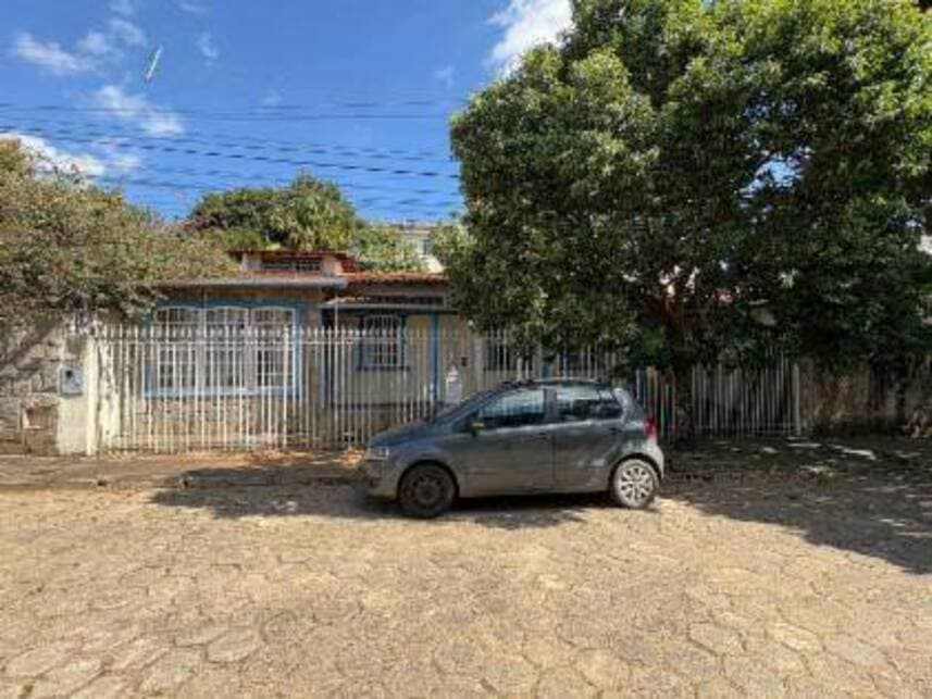 Foto 1 de 4: Casa em leilão em Lavras - MG — Casa à venda em leilão