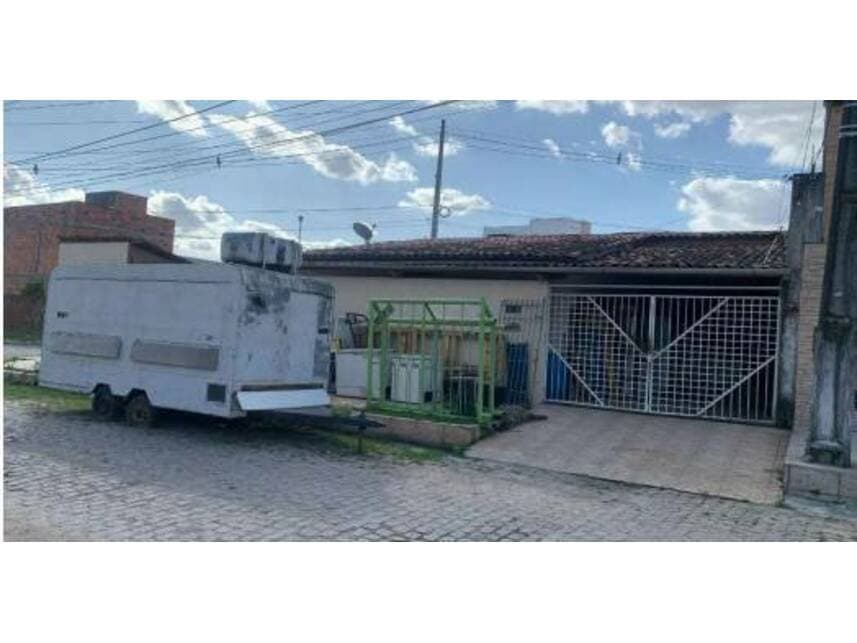 Casa em leilão em Feira De Santana - BA — Casa à venda em leilão
