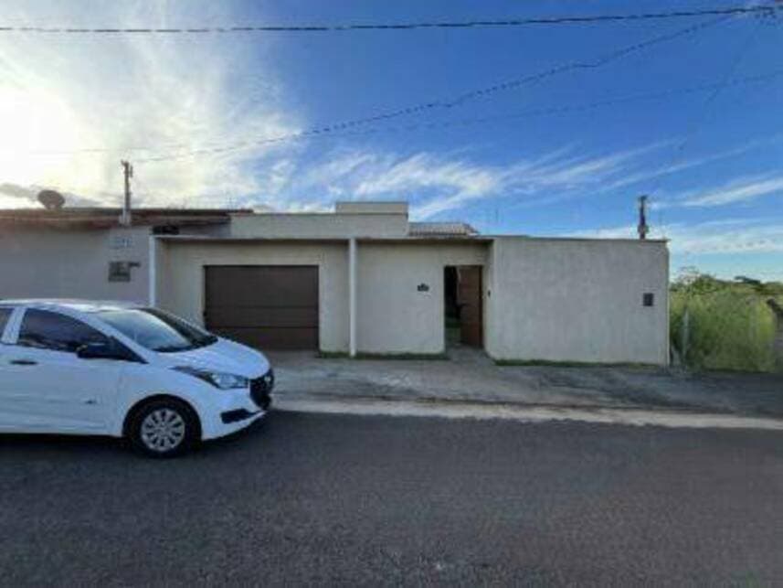 Foto 1 de 18: Casa em leilão em Porangatu - GO — Casa à venda em leilão