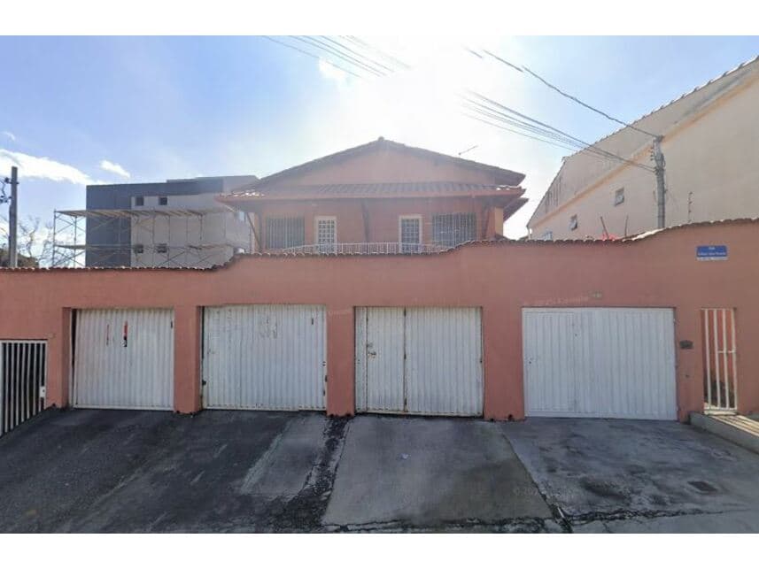 Casa em leilão em Contagem - MG — Casa à venda em leilão