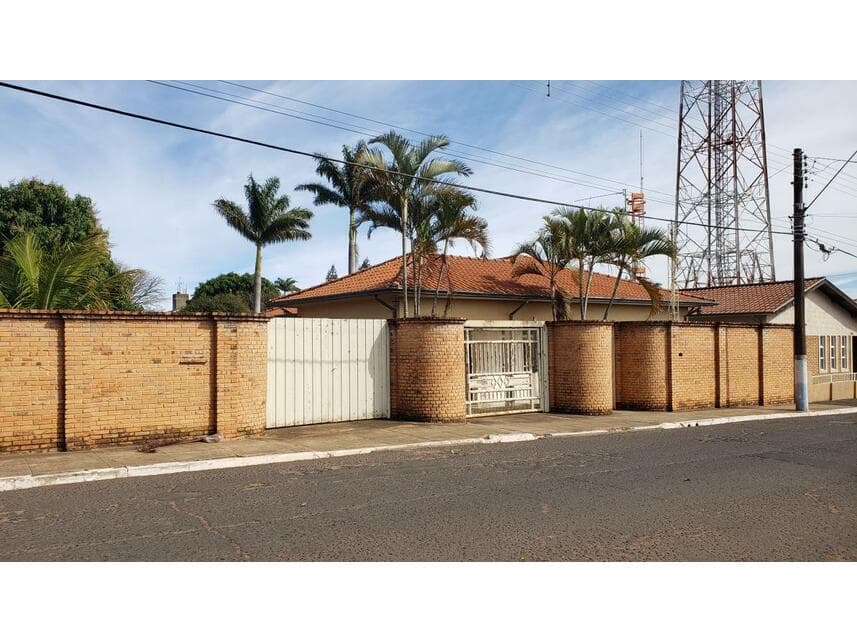 Foto 1 de 11: Casa em leilão em Echaporã - SP — Casa à venda em leilão