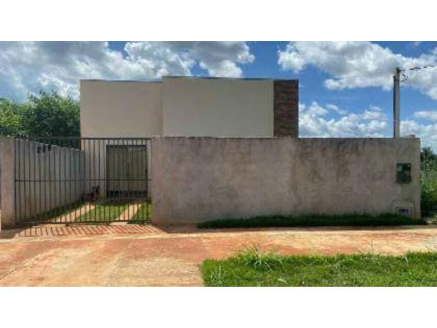 Foto 1 de 3: Casa em leilão em Sinop - MT — Casa à venda em leilão