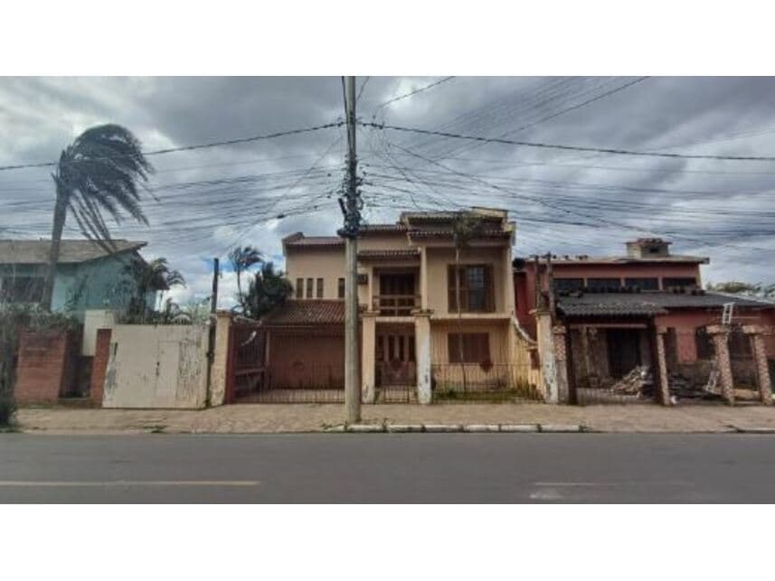 Casa em leilão em Canoas - RS — Casa à venda em leilão