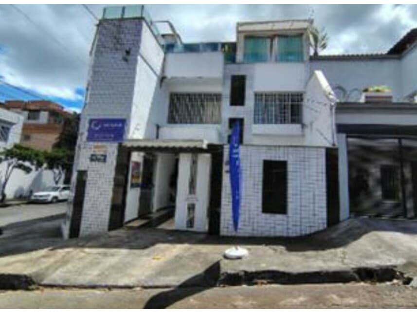 Casa em leilão em Belo Horizonte - MG — Casa à venda em leilão