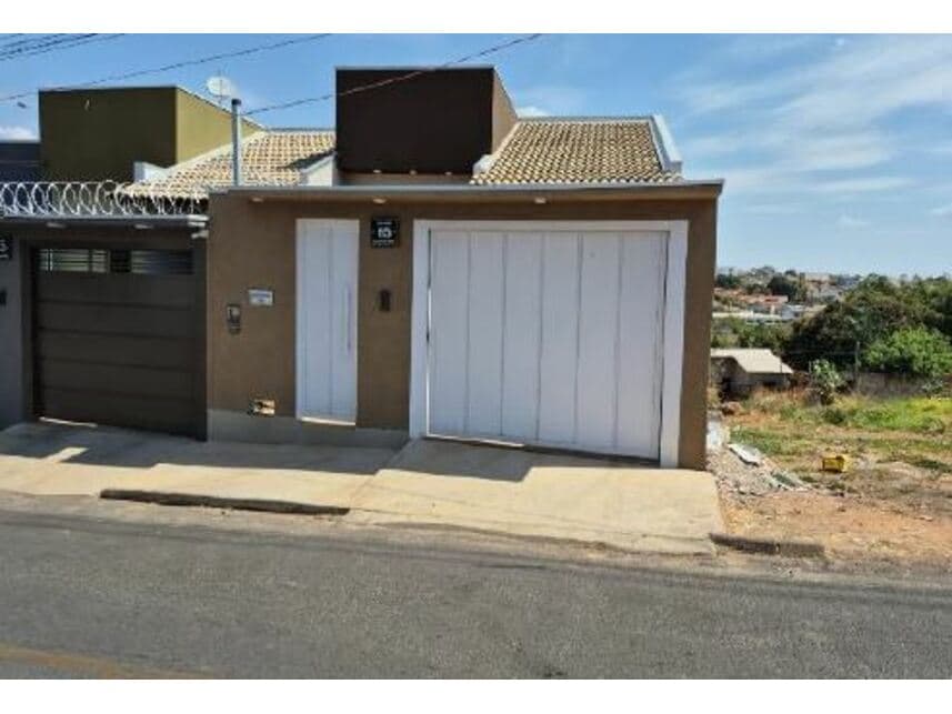 Casa em leilão em Catalão - GO — Casa à venda em leilão