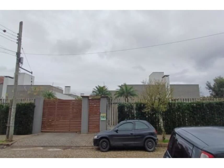 Casa em leilão em Porto Alegre - RS — Casa à venda em leilão