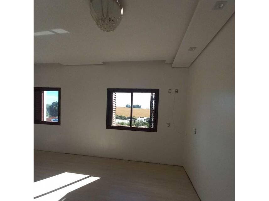 Foto 9 de 12: Casa em leilão em Fortaleza Dos Valos - RS — Casa à venda em leilão