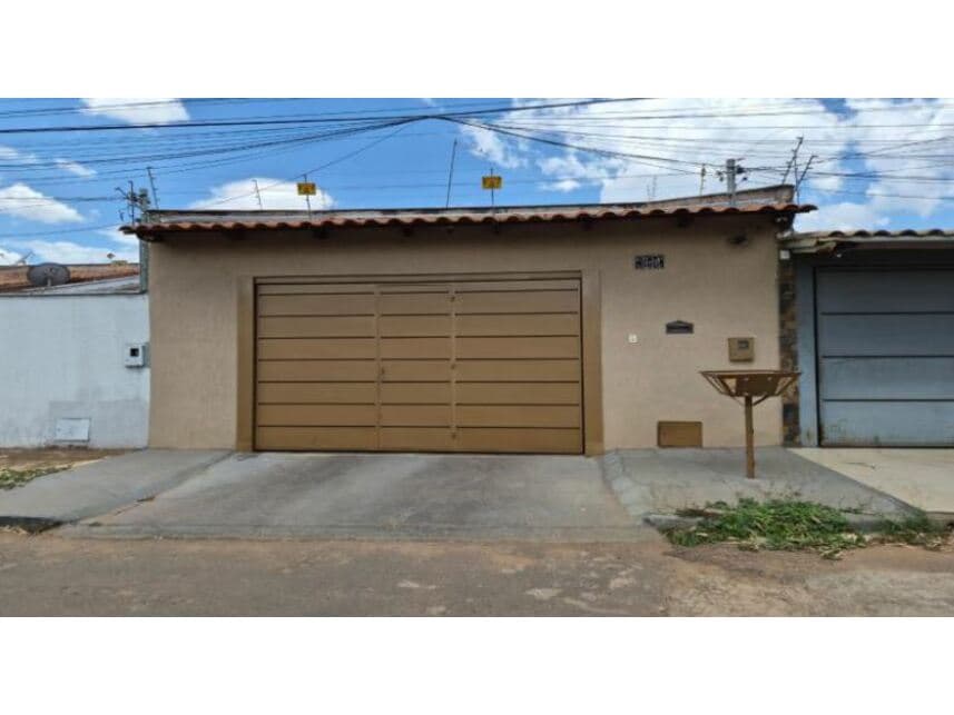 Casa em leilão em Aparecida De Goiânia - GO — Casa à venda em leilão