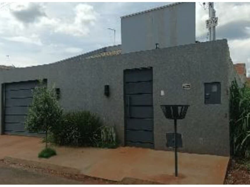 Casa em leilão em Jataí - GO — Casa à venda em leilão