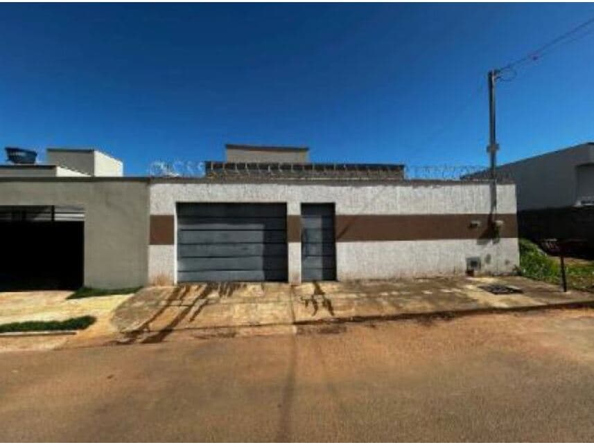 Casa em leilão em Senador Canedo - GO — Casa à venda em leilão