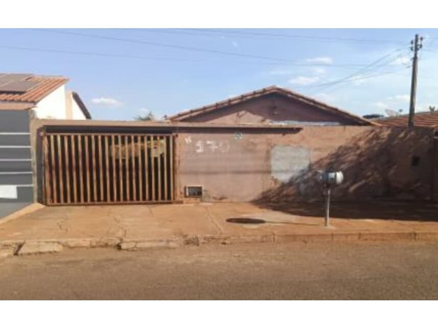 Casa em leilão em Quirinópolis - GO — Casa à venda em leilão
