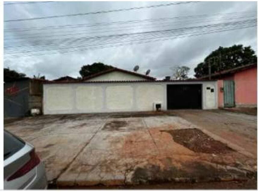 Casa em leilão em Trindade - GO — Casa à venda em leilão