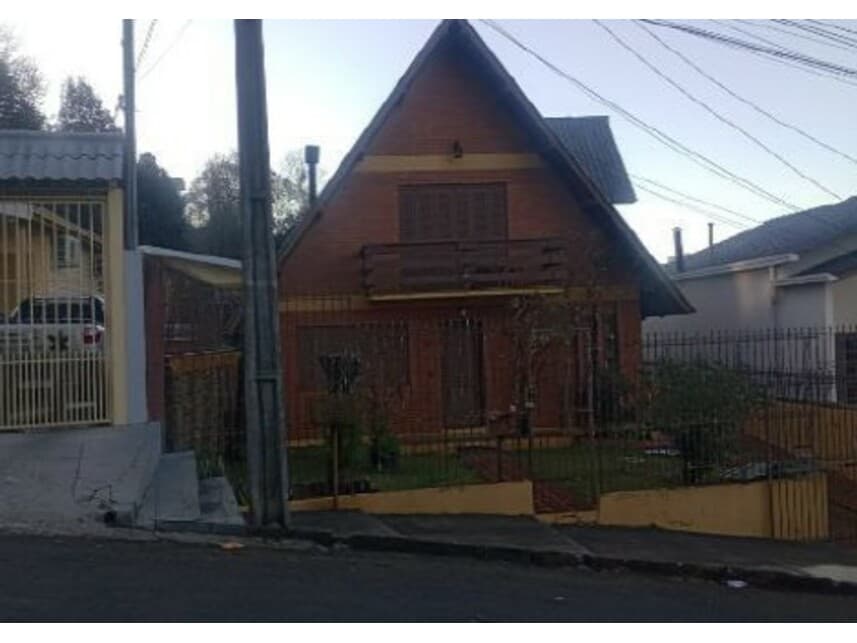 Casa em leilão em Erechim - RS — Casa à venda em leilão