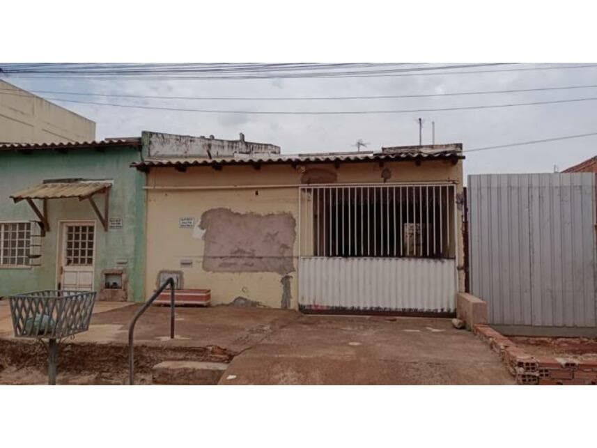 Casa em leilão em Planaltina - GO — Casa à venda em leilão