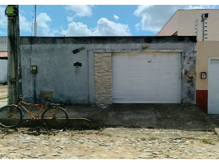 Casa em leilão em Pacatuba - CE — Casa à venda em leilão