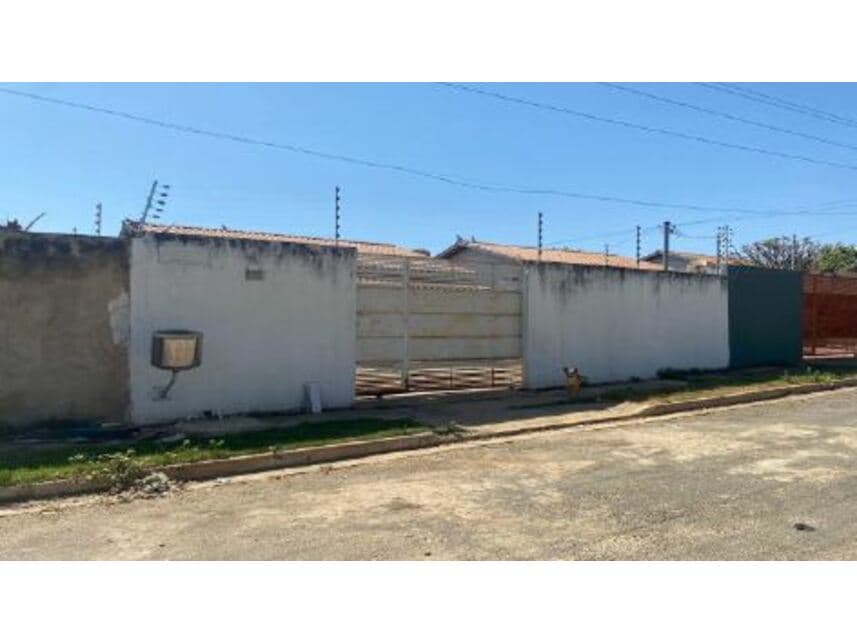 Casa em leilão em Cuiabá - MT — Casa à venda em leilão