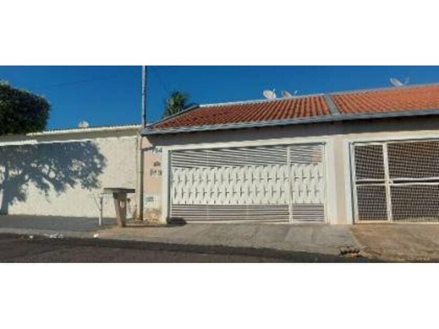 Casa em leilão em Fernandópolis - SP — Casa à venda em leilão