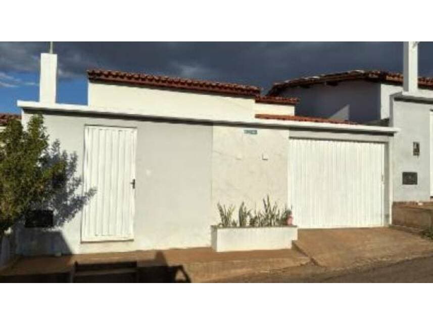 Casa em leilão em Ibiassucê - BA — Casa à venda em leilão