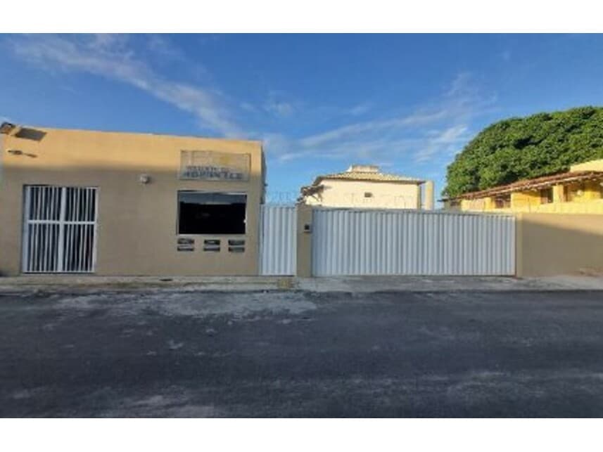 Casa em leilão em Camaçari - BA — Casa à venda em leilão