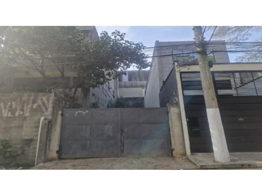 Terreno em leilão em Embu Das Artes - SP — Terreno à venda em leilão