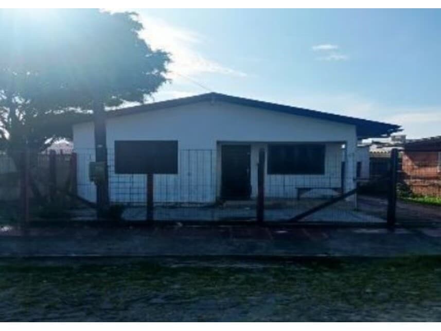 Casa em leilão em Torres - RS — Casa à venda em leilão