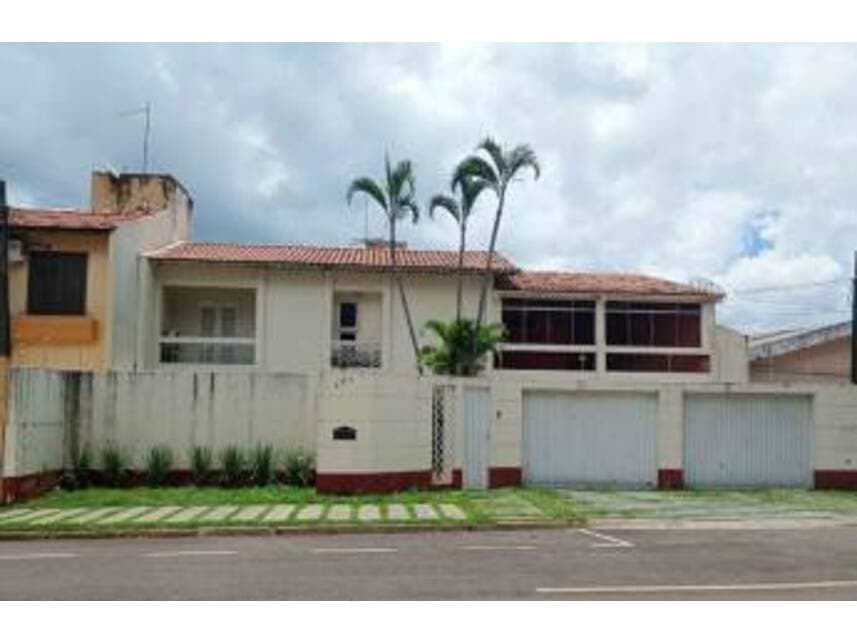 Casa em leilão em Londrina - PR — Casa à venda em leilão