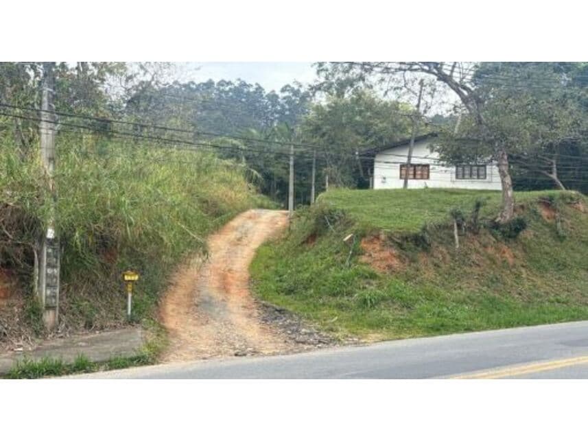 Casa em leilão em Blumenau - SC — Casa à venda em leilão