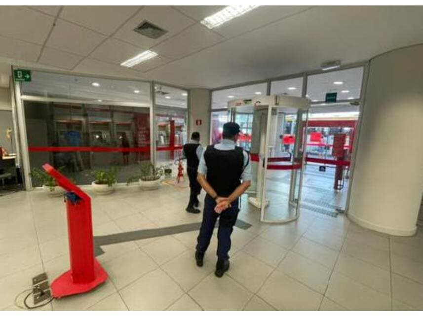 Foto 5 de 16: Imóvel em leilão em Recife - PE — Ex-Agência à venda em leilão