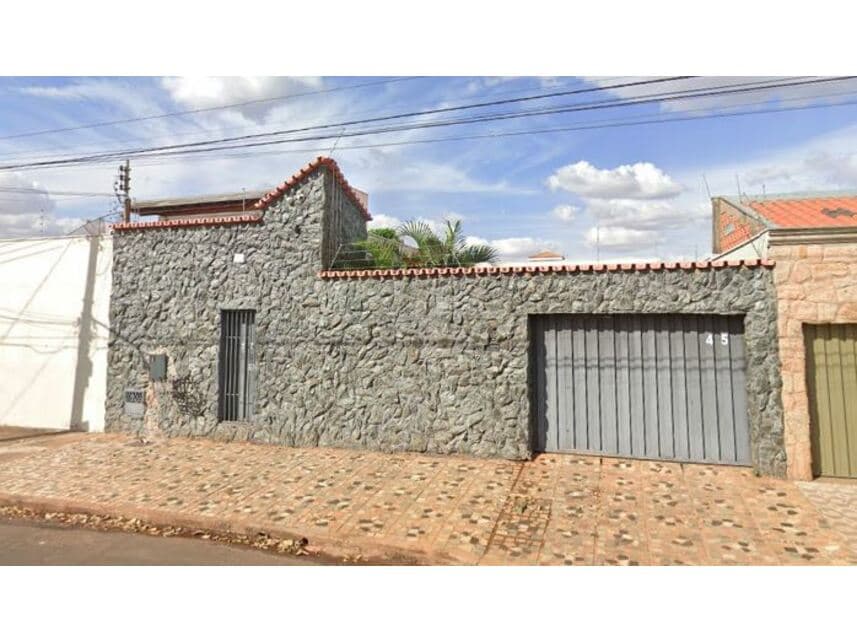 Foto 1 de 18: Casa em leilão em Uberaba - MG — Casa à venda em leilão