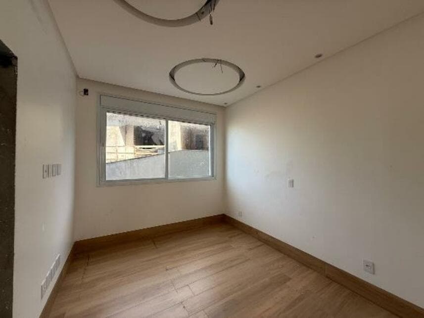 Foto 9 de 17: Casa em leilão em Goiânia - GO — Casa à venda em leilão