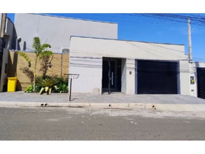 Casa em leilão em Fernandópolis - SP — Casa à venda em leilão