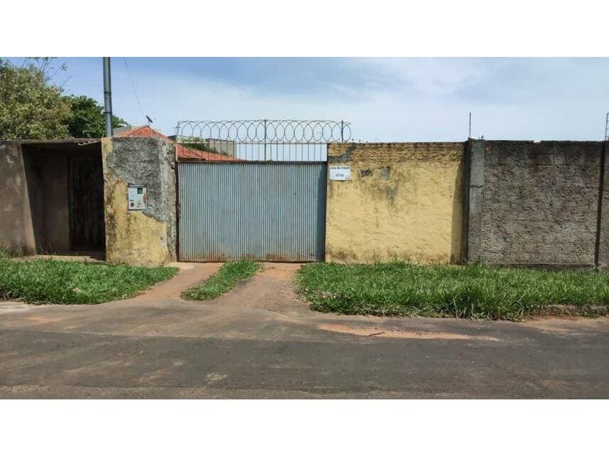 Casa em leilão em Araguari - MG — Casa à venda em leilão
